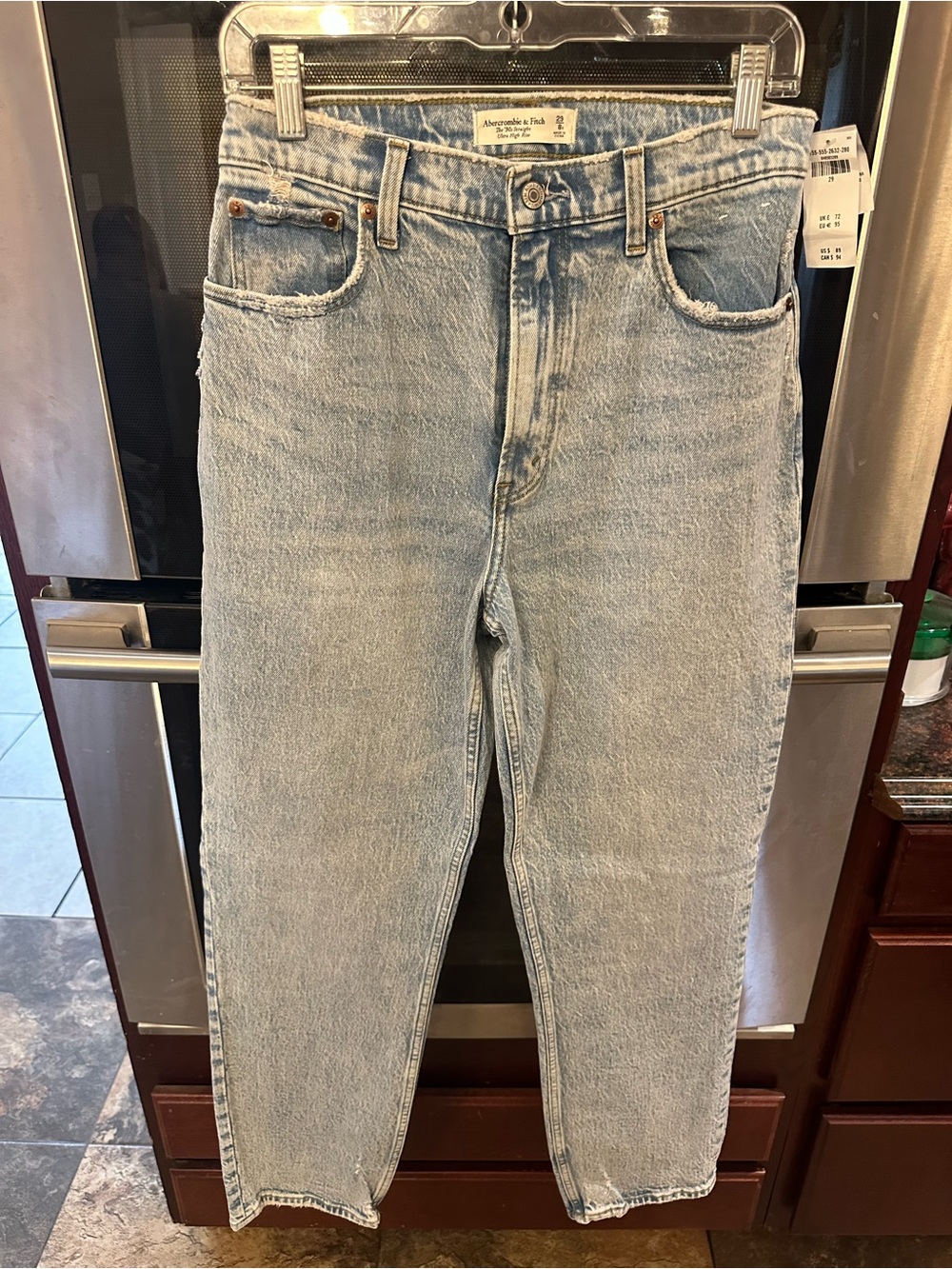 Abercrombie & Fitch Light Wash '90s Straight High-Rise Jeans - Picture 3 of 6